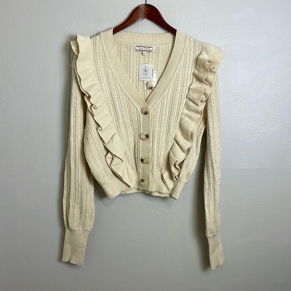 Flying Tomato Sweaters - NWT Flying Tomato Ruffle Cable Knit Cardigan Sweater Size L Cream V-Neck